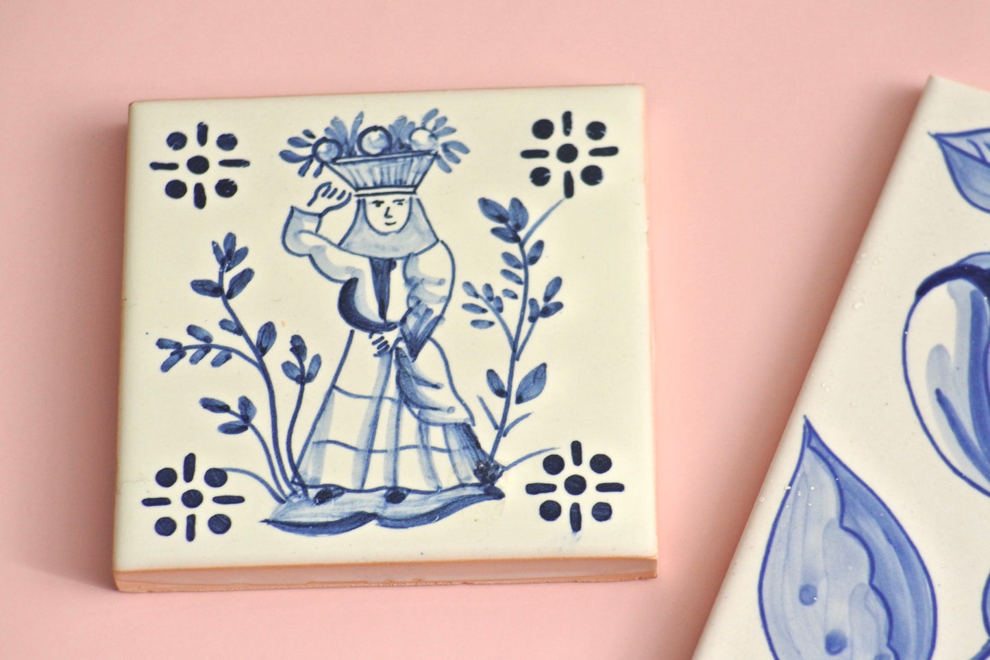 アンティーク・ヴィンテージのタイル。インテリアにもぴったりの雑貨。ポルトガルタイルはアズレージョと呼ばれるものです。